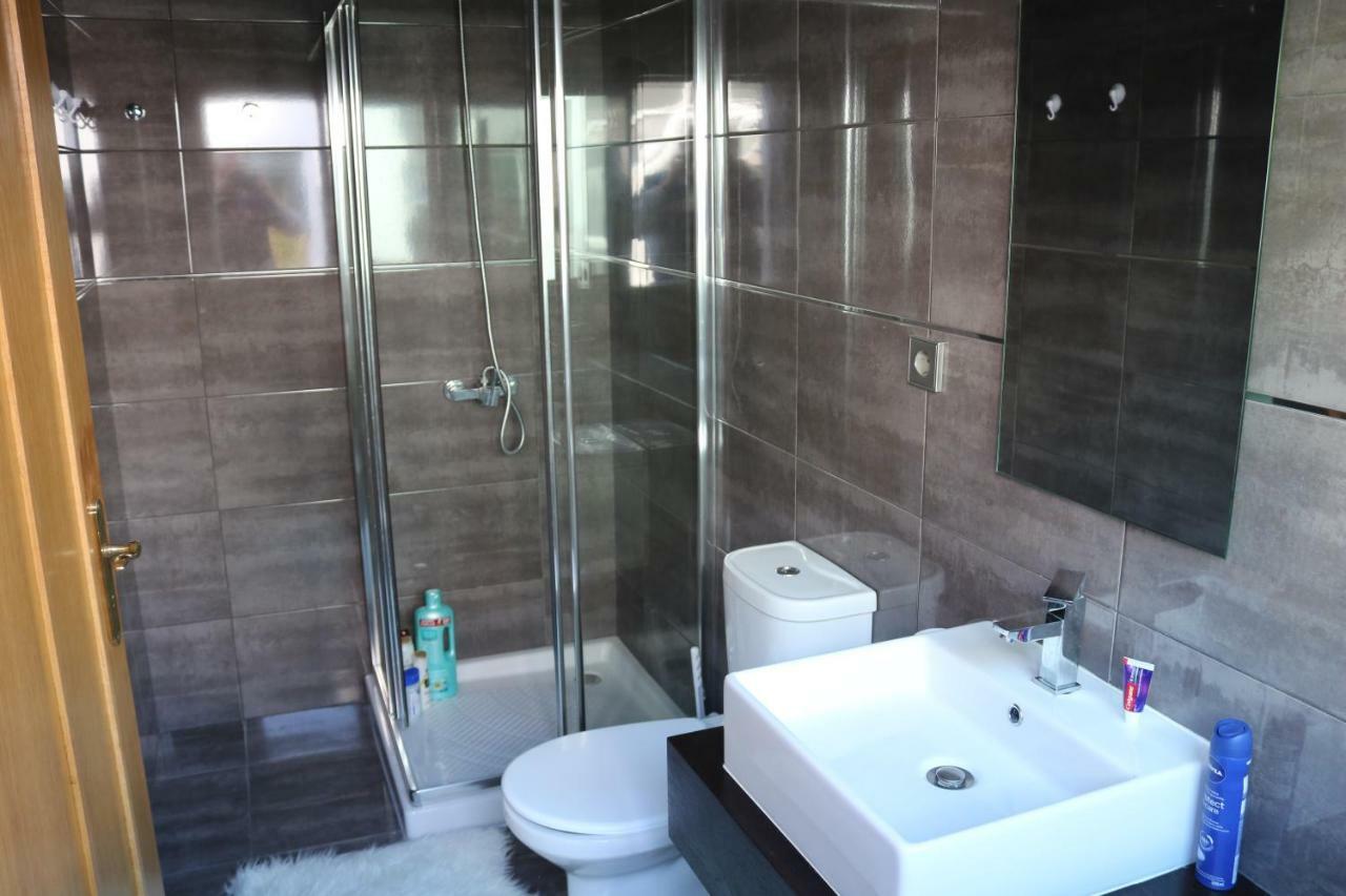 Room Near The Airport Maía المظهر الخارجي الصورة